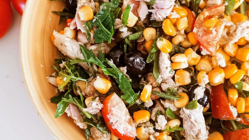 Jolie: insalata mista  mais pomodoro  acciughe arancia