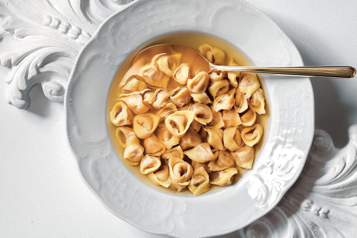 Tortellini  boscaiola : panna salsiccia funghi pomodoro salsa